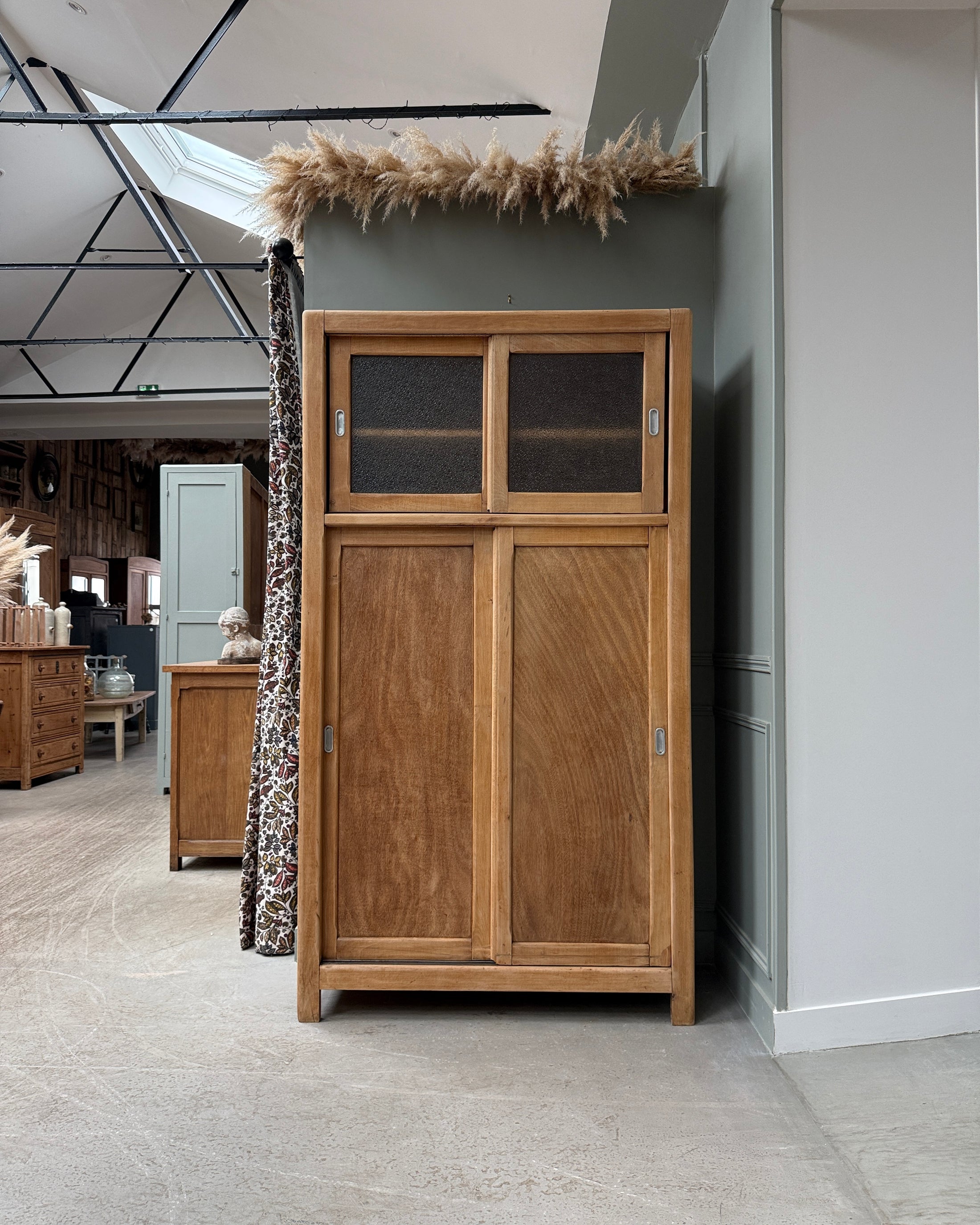 Armoire vintage à portes coulissantes