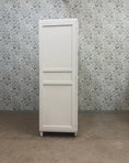 Charger l'image dans la visionneuse de la galerie, Armoire vintage blanc cassé
