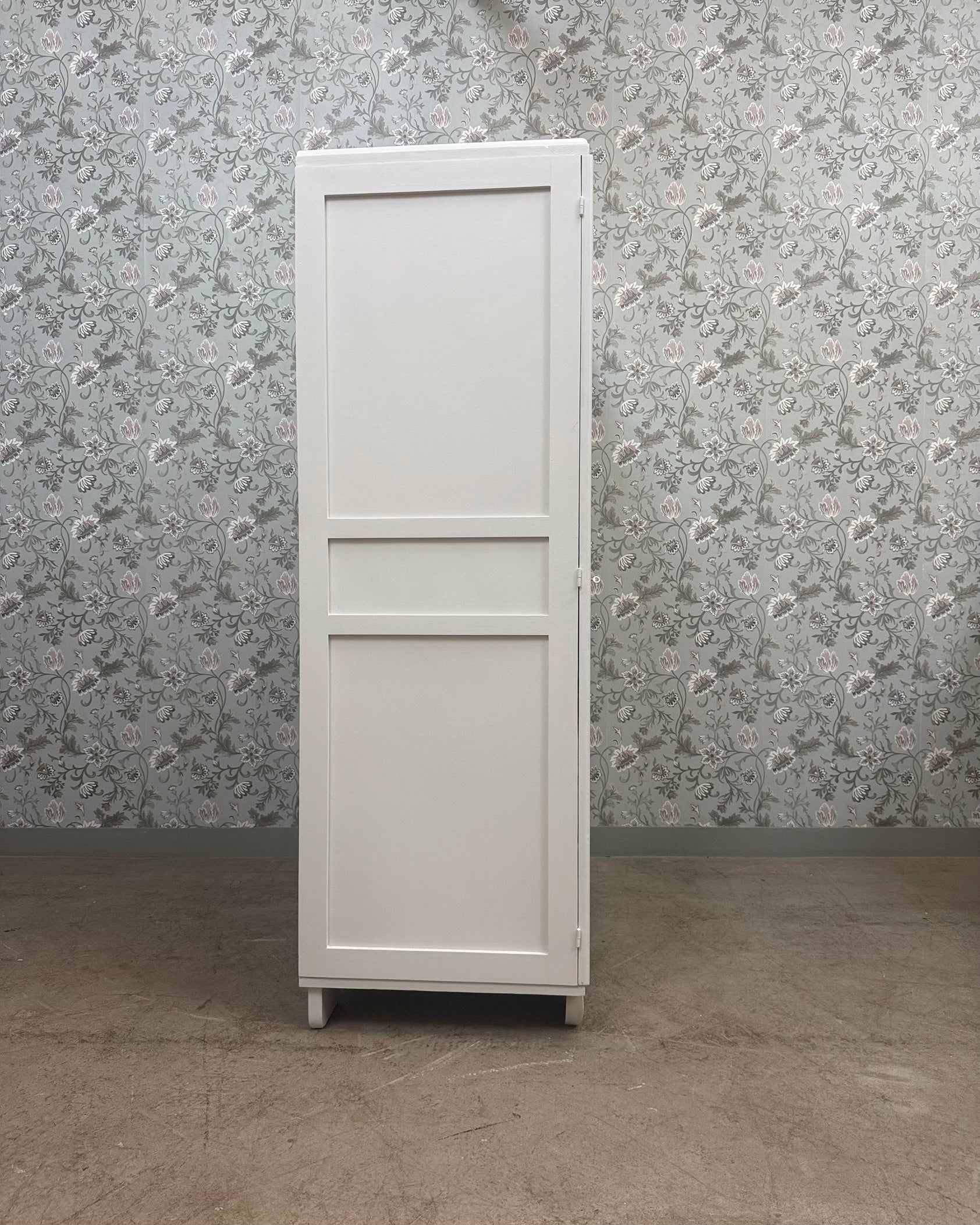 Armoire vintage blanc cassé