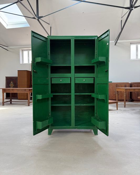 Armoire vintage en métal vert