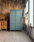 Charger l'image dans la visionneuse de la galerie, Armoire vintage vert de gris
