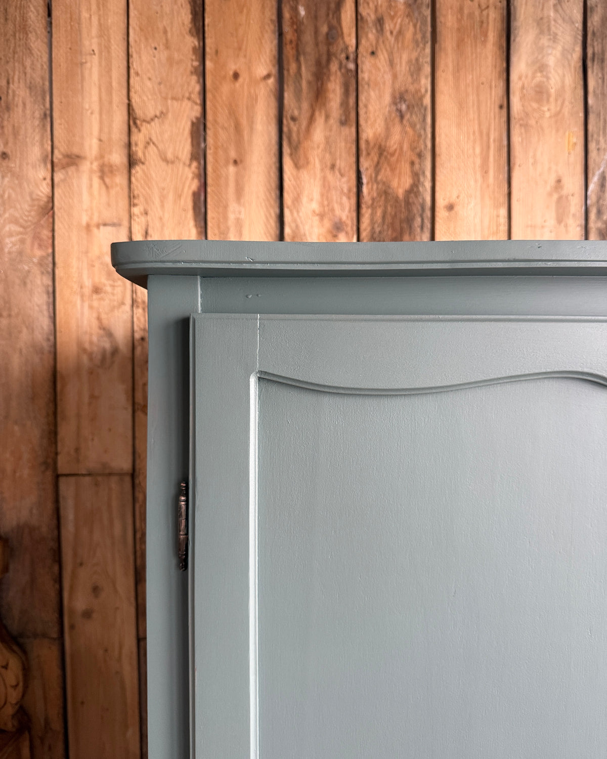Armoire vintage vert de gris