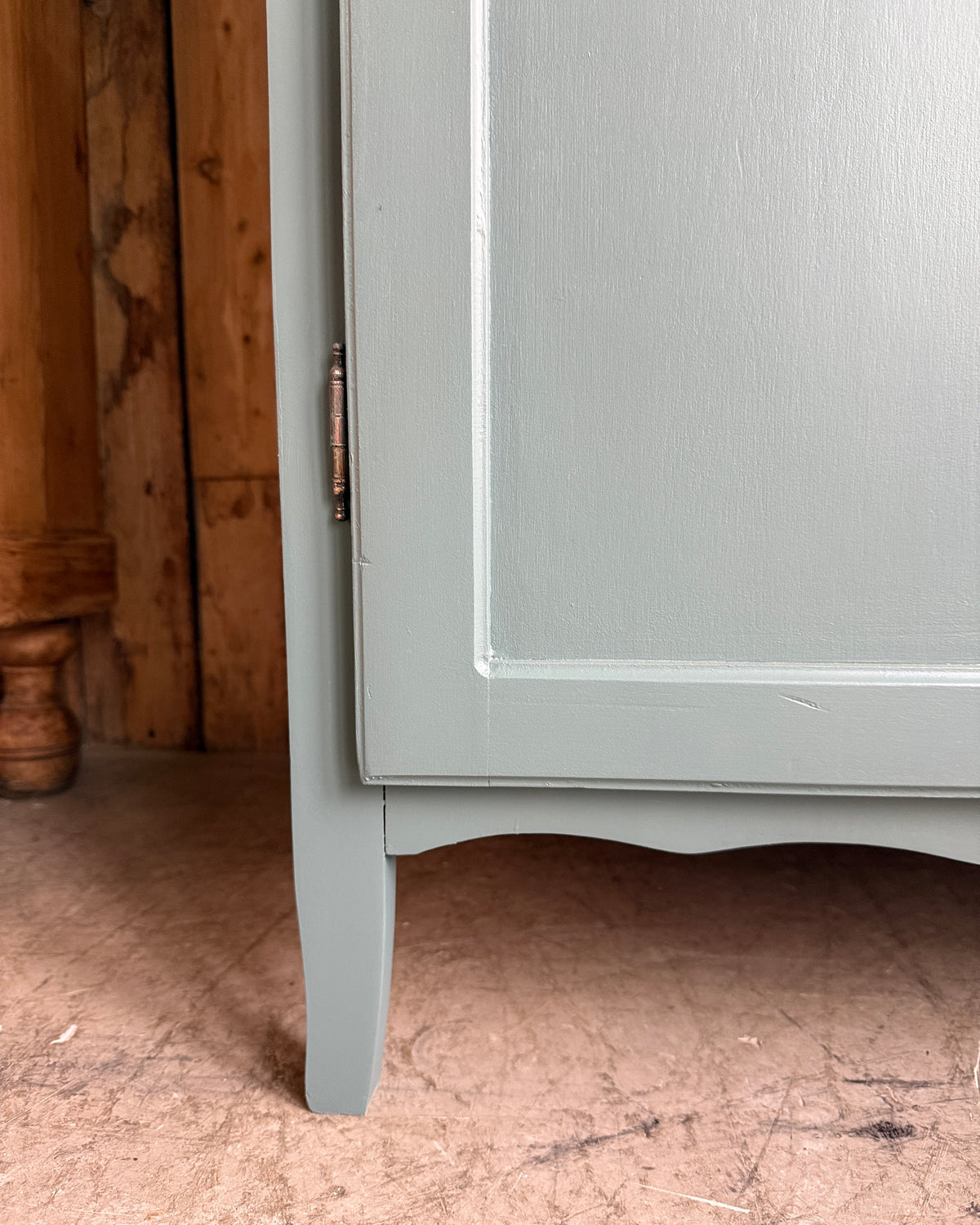 Armoire vintage vert de gris