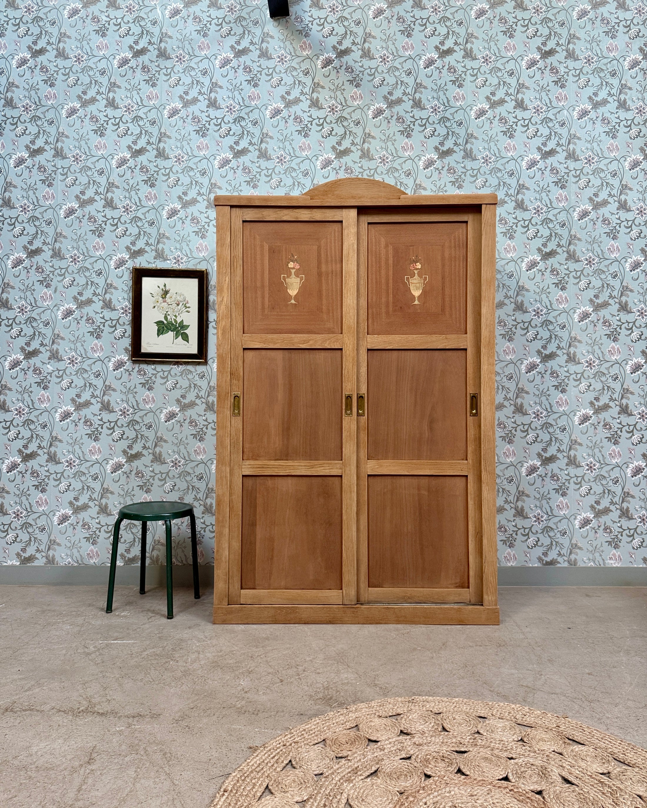 Armoire Art Déco aux portes coulissantes