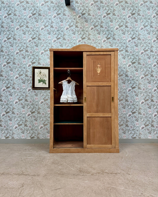 Armoire Art Déco aux portes coulissantes