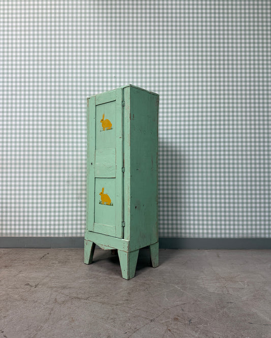 Armoire vintage pour enfant