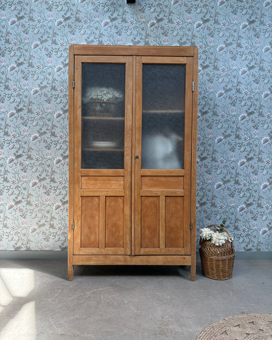 Grande armoire vitrée avec penderie