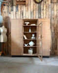 Charger l'image dans la visionneuse de la galerie, Grande armoire-vitrine vintage Burwood

