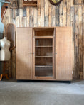 Charger l'image dans la visionneuse de la galerie, Grande armoire-vitrine vintage Burwood
