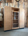 Charger l'image dans la visionneuse de la galerie, Grande armoire-vitrine vintage Burwood
