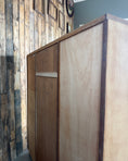 Charger l'image dans la visionneuse de la galerie, Grande armoire-vitrine vintage Burwood

