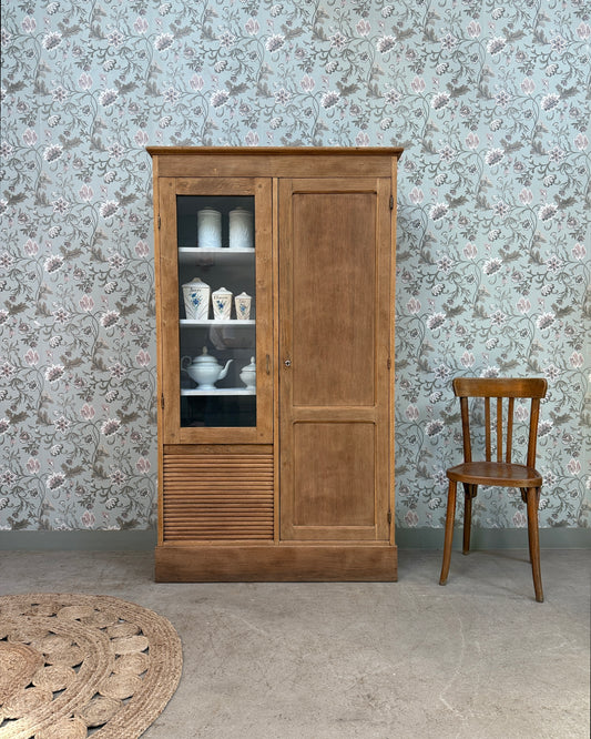 Armoire vitrine avec penderie