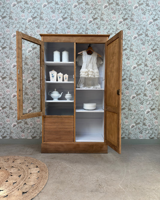 Armoire vitrine avec penderie