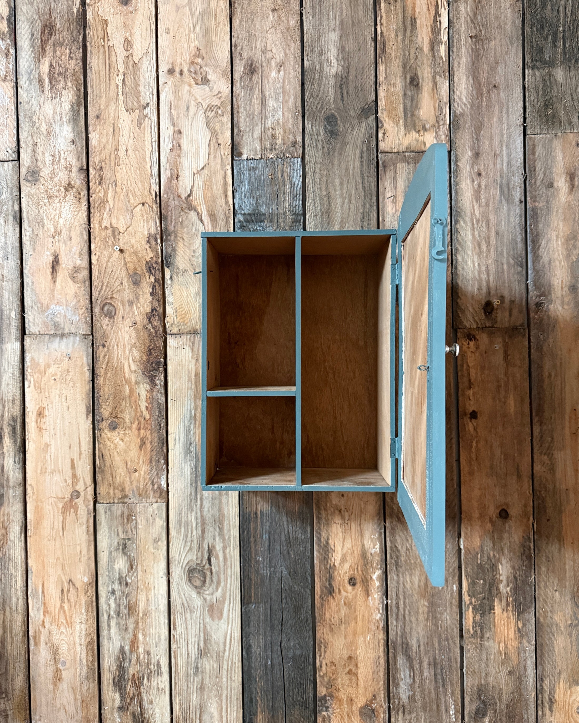 Petite armoire verte