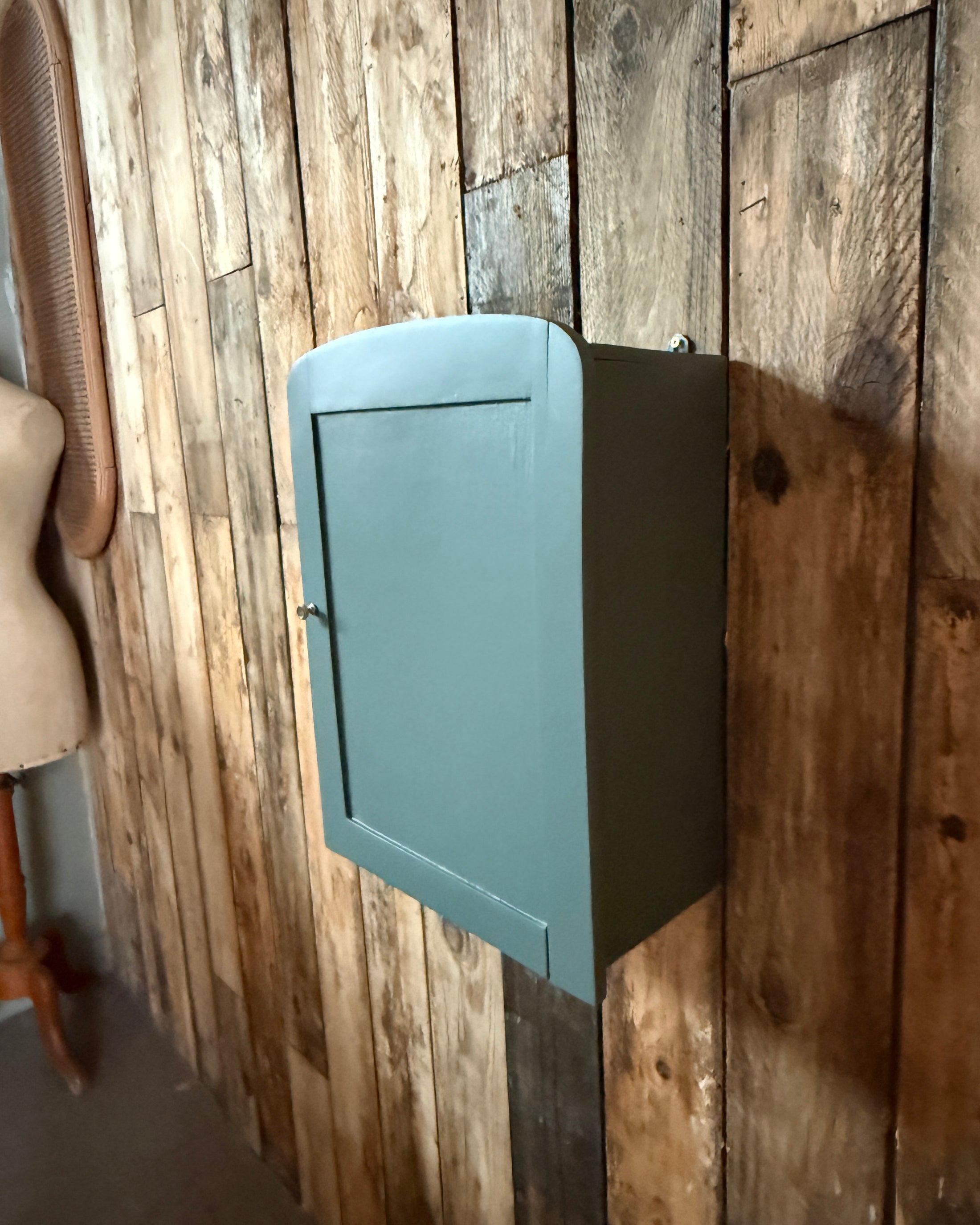 Petite armoire verte