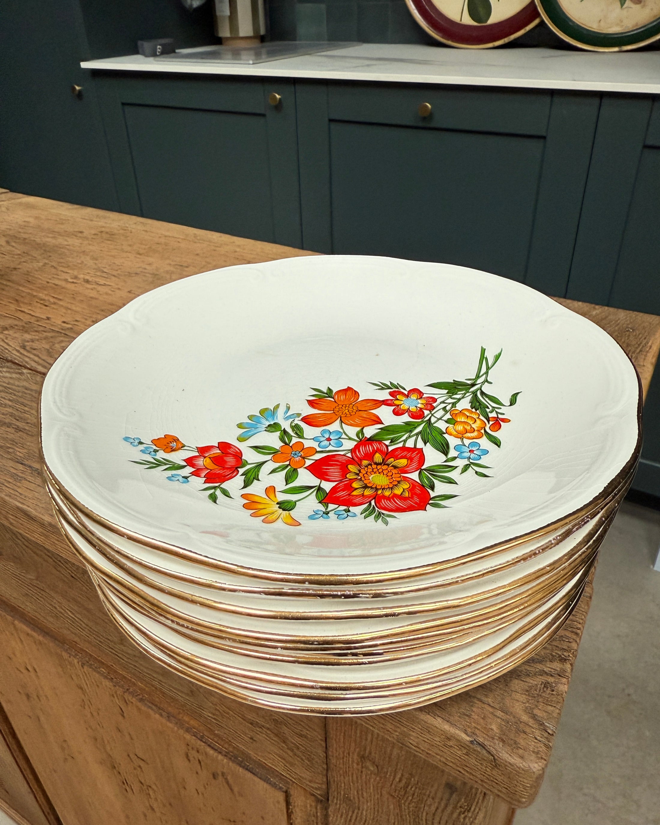 Assiettes plates vintage en porcelaine fine Gien