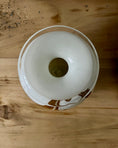 Charger l'image dans la visionneuse de la galerie, Vase en verre marbré blanc et beige
