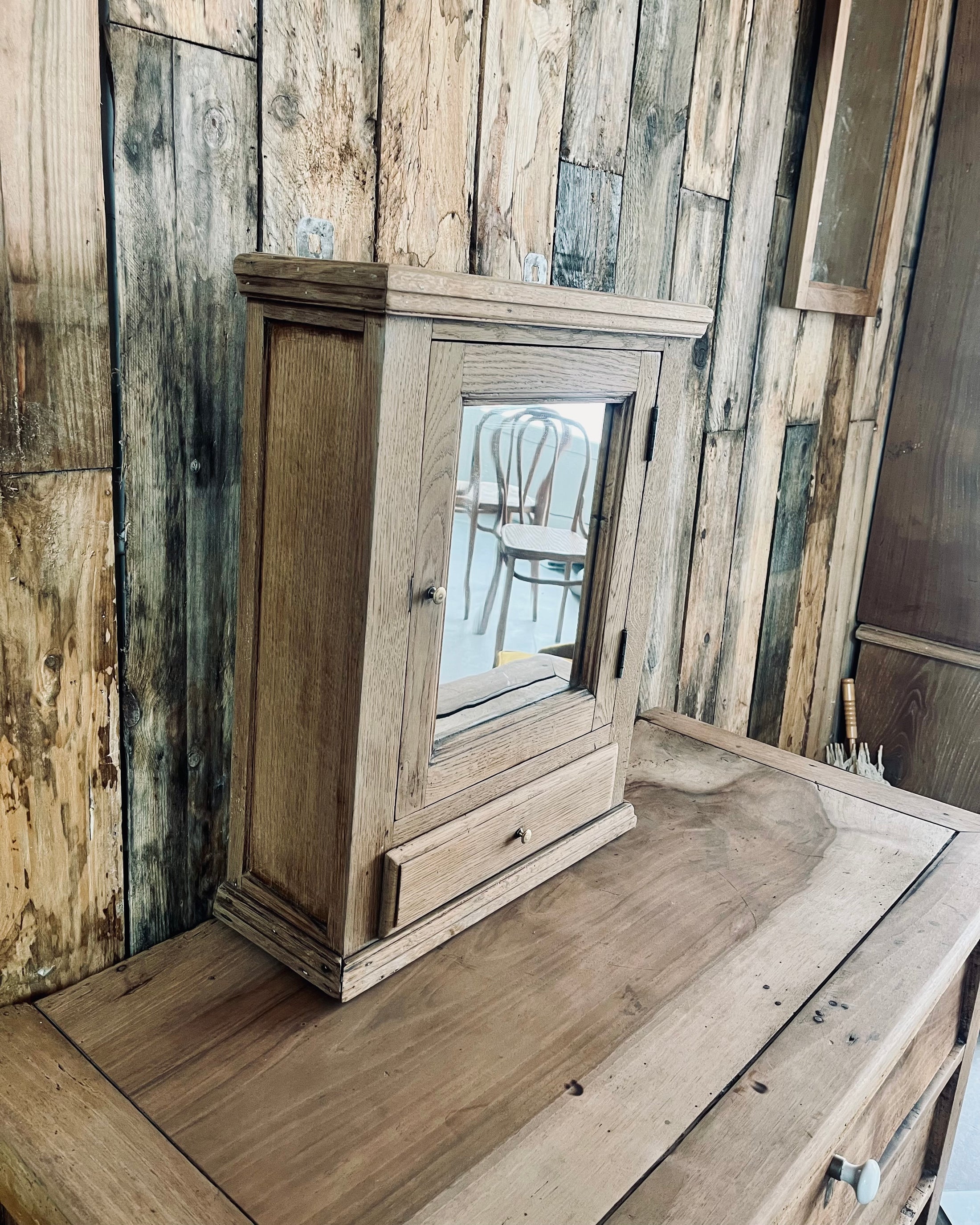 Armoirette avec miroir
