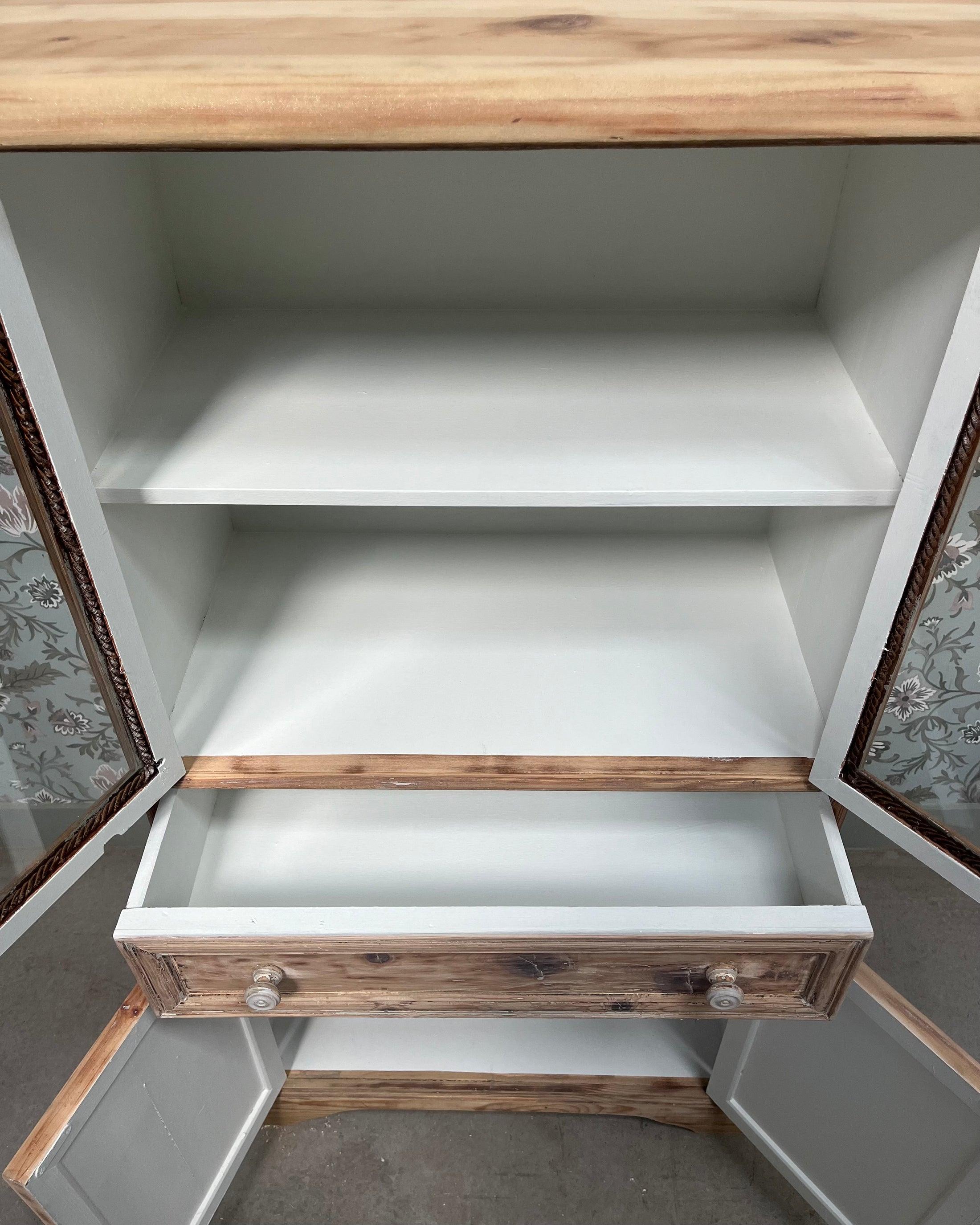 Vitrine en pitchpin