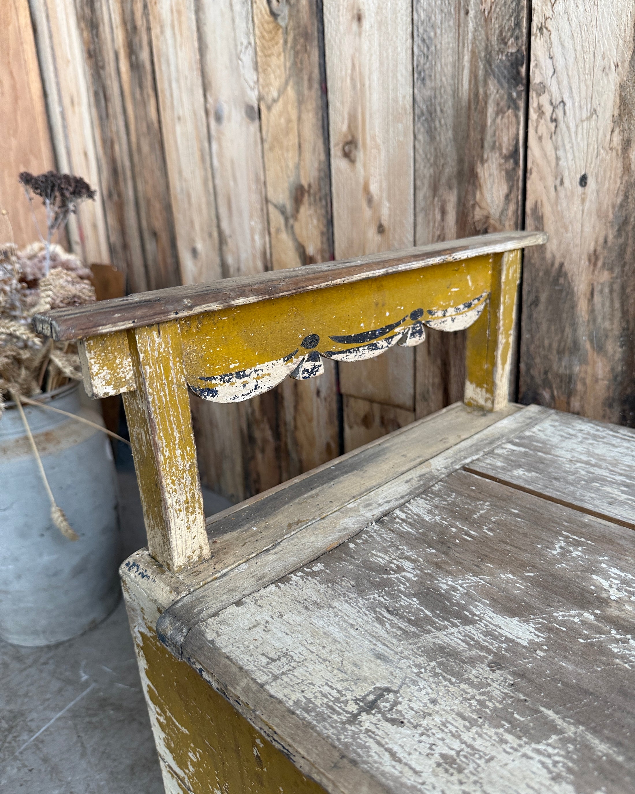 Banc-coffre ancien pour enfant patiné
