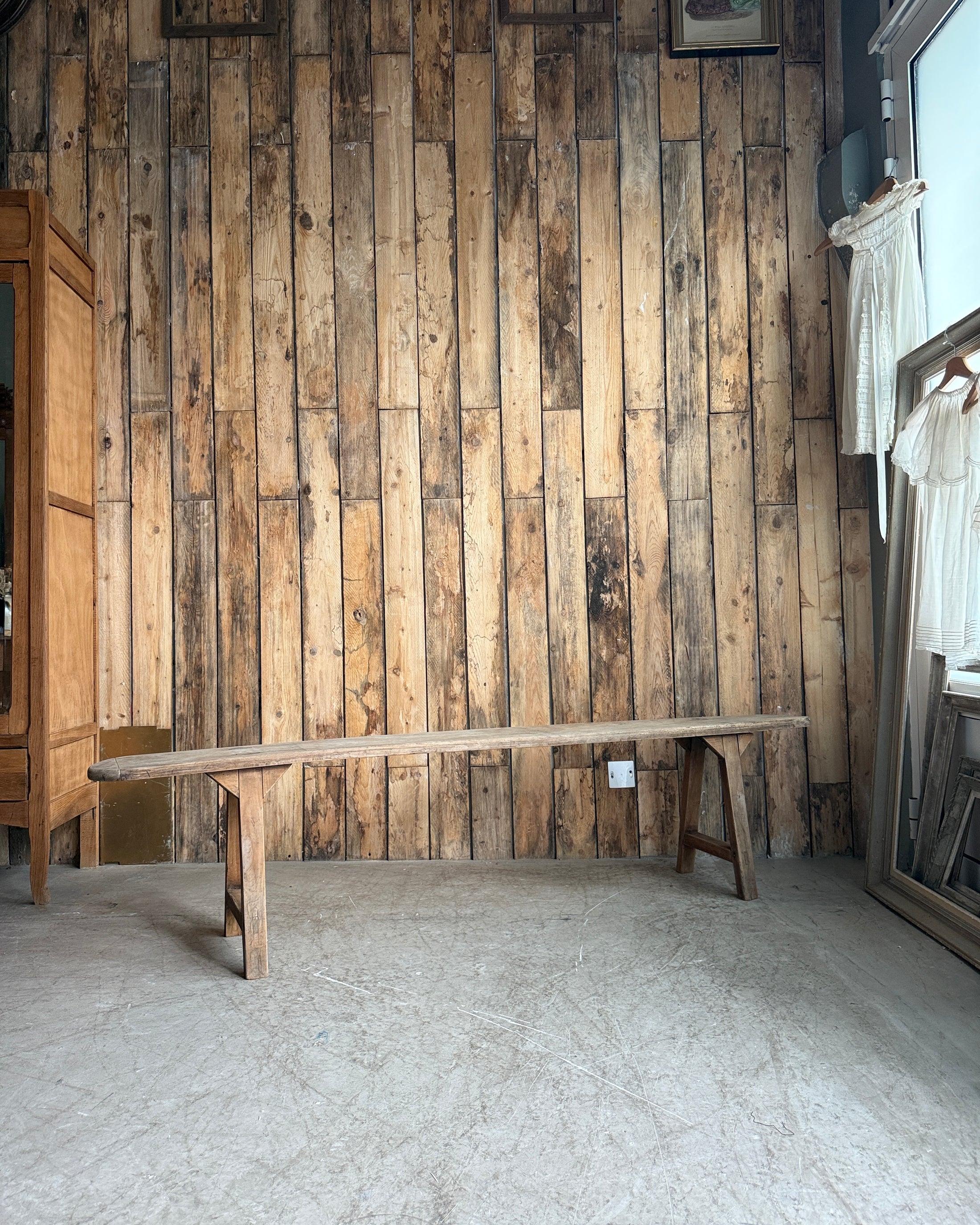 Banc de ferme ancien en pin massif