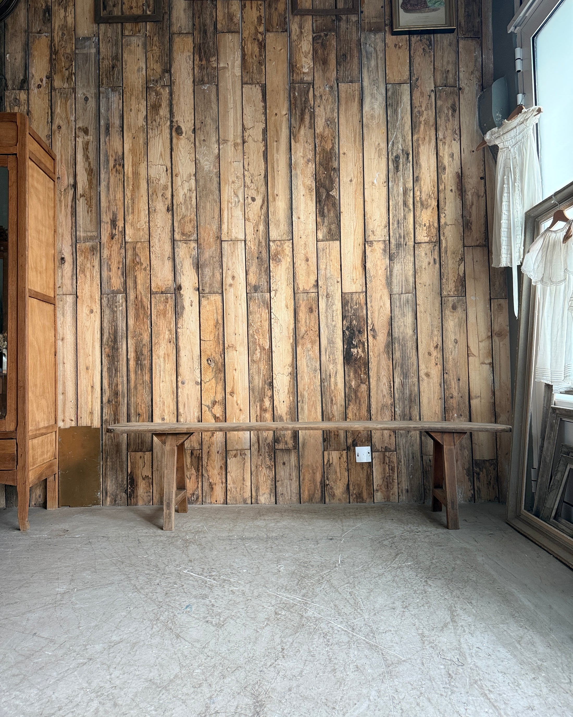 Banc de ferme ancien en pin massif
