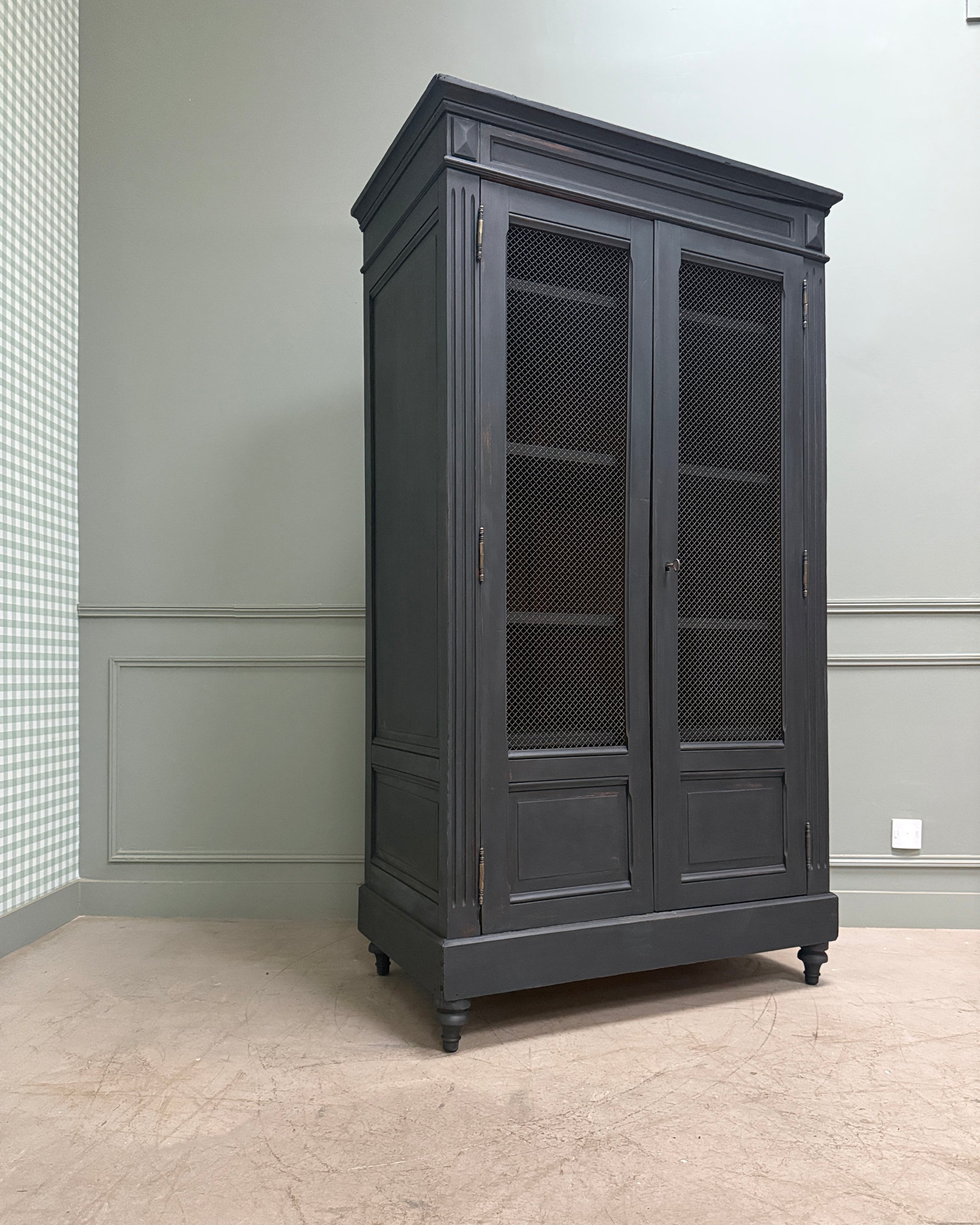 Bibliothèque de style Directoire patine noire