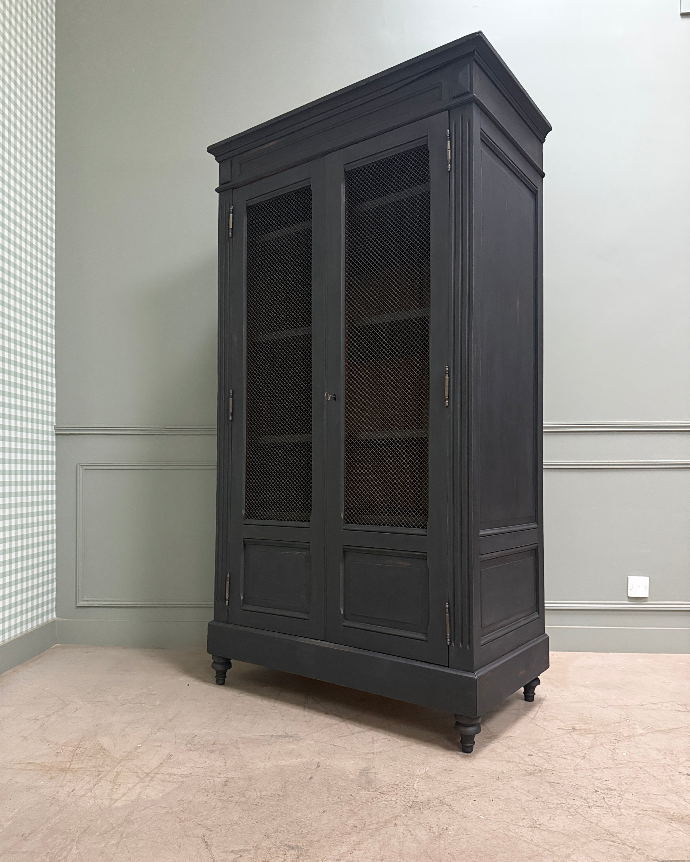 Bibliothèque de style Directoire patine noire