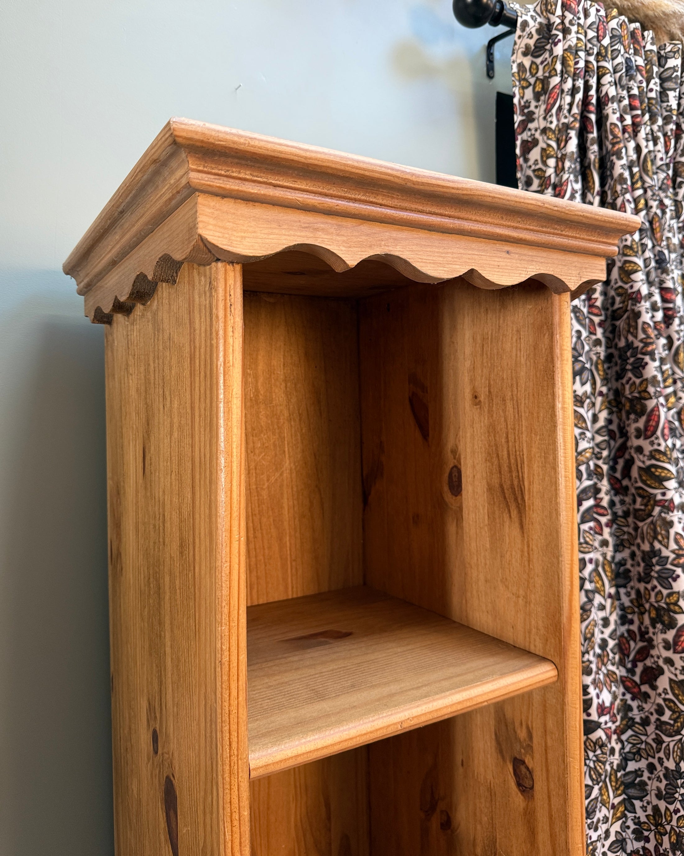 Petite bibliothèque vintage en pin