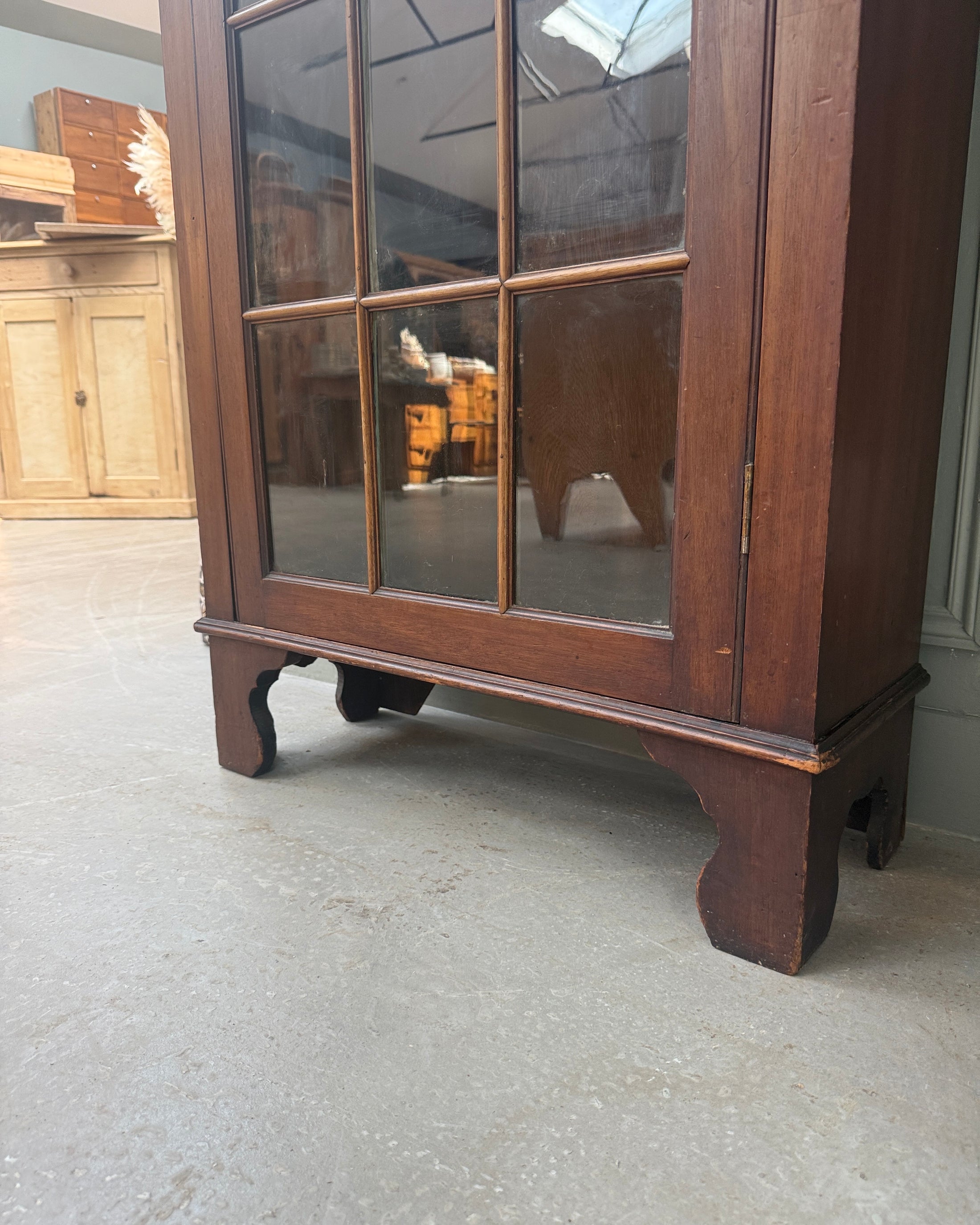 Bibliothèque vitrée ancienne anglaise