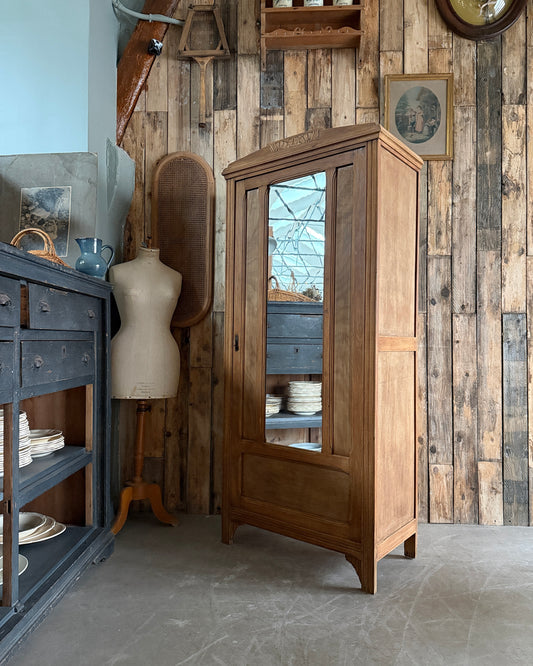 Bonnetière parisienne de style Art Déco