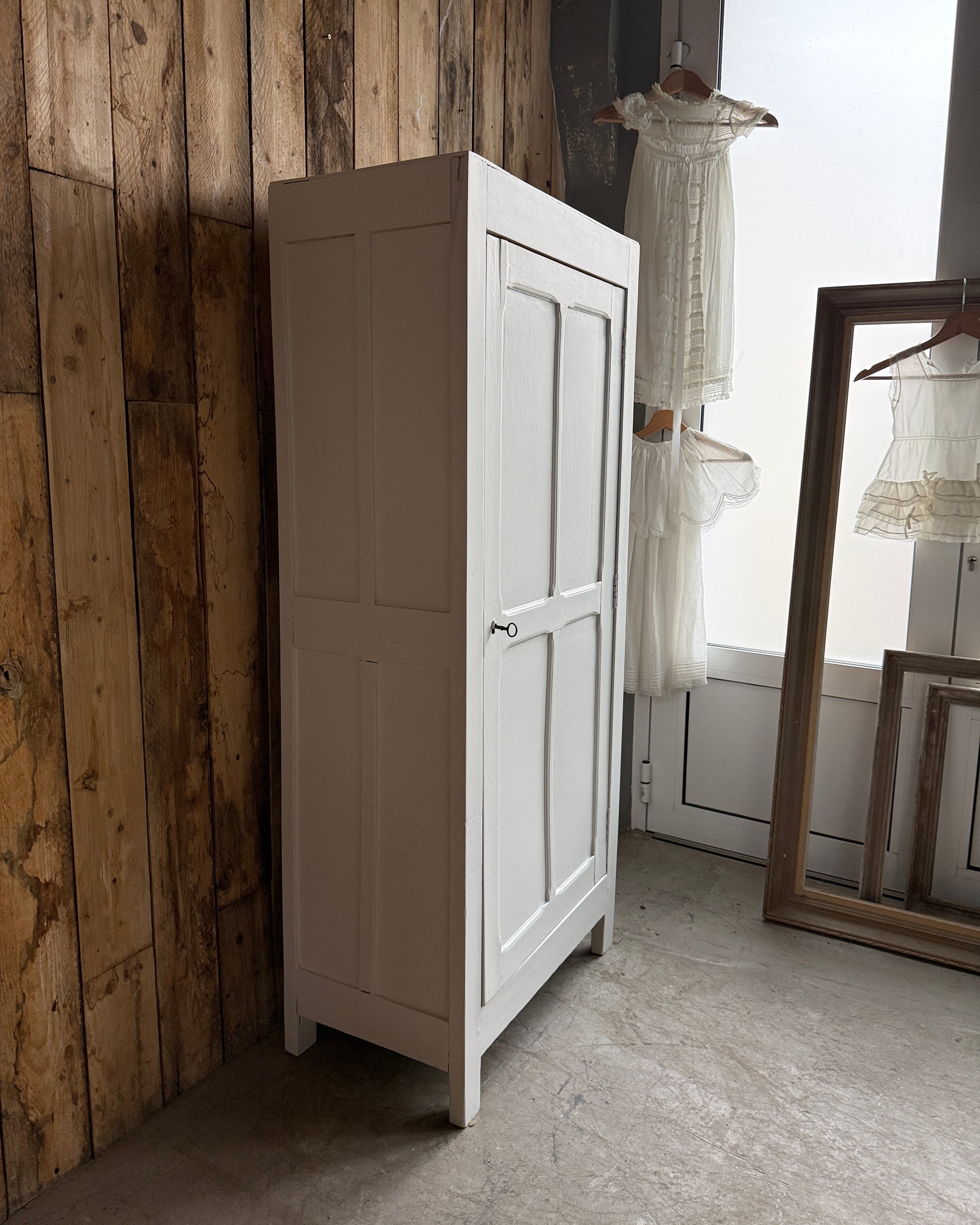 Bonnetière parisienne blanche