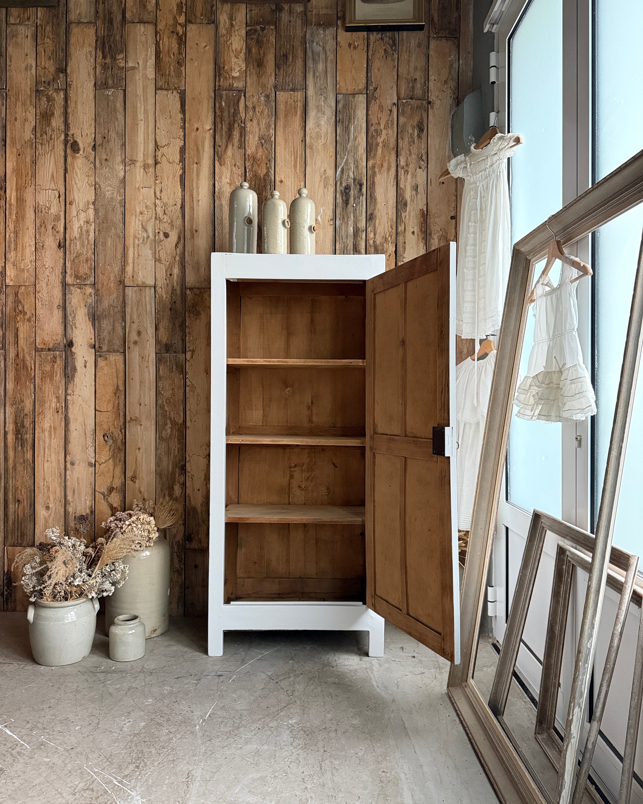 Bonnetière parisienne blanche