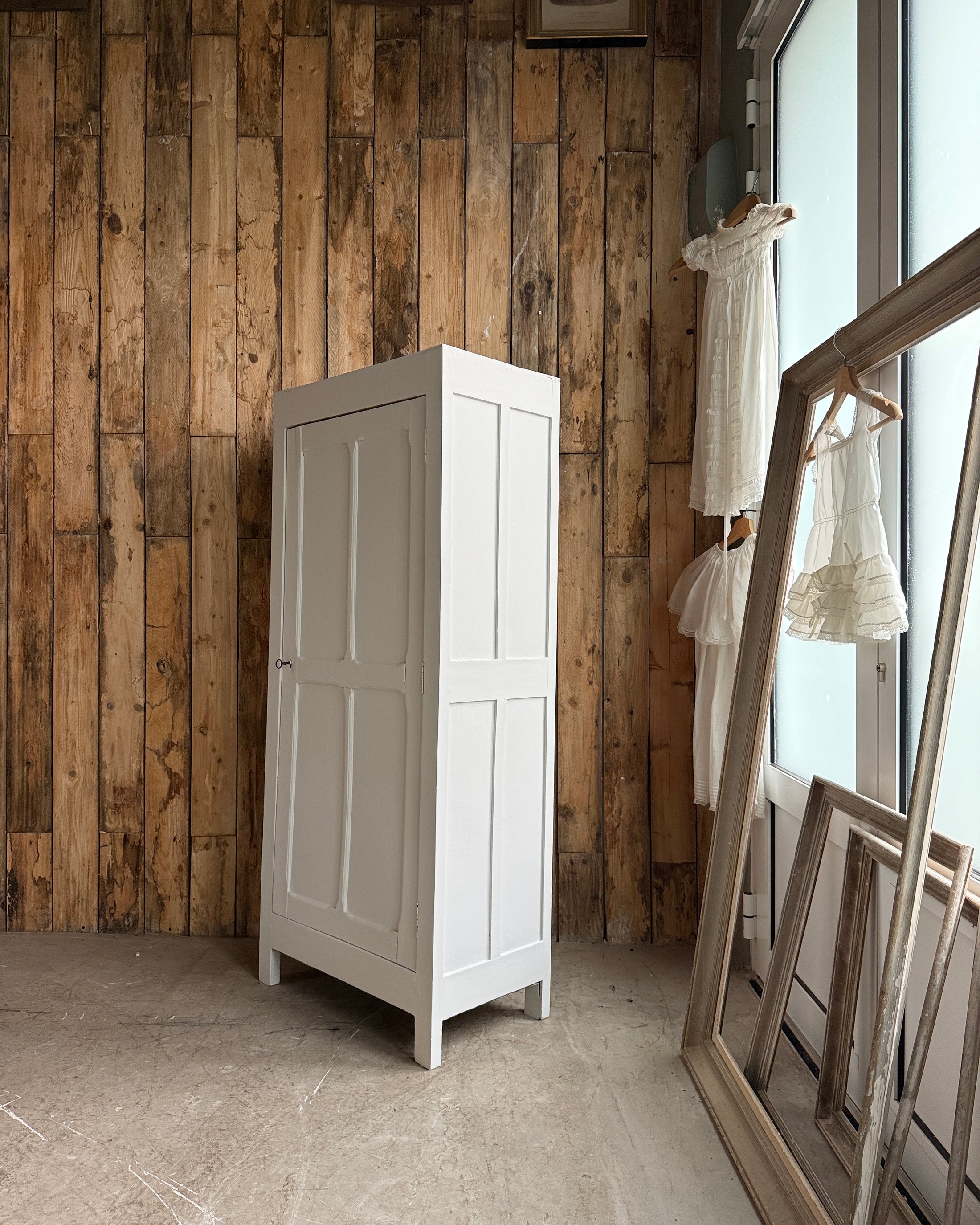 Bonnetière parisienne blanche