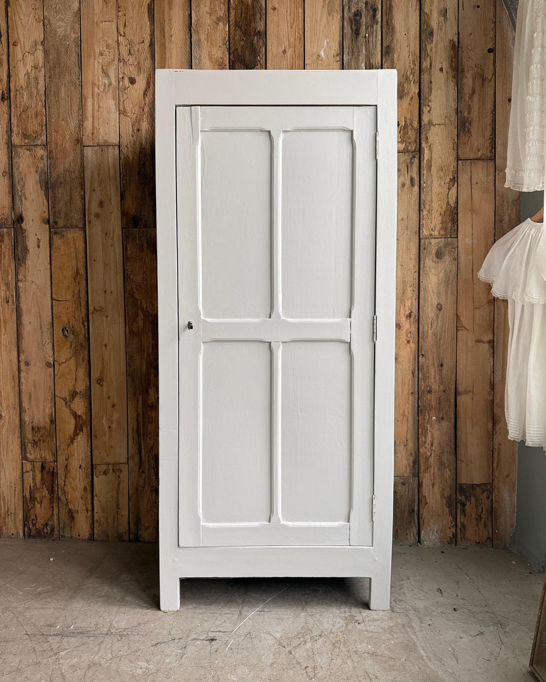 Bonnetière parisienne blanche