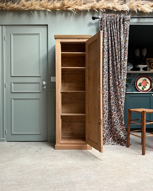 Bonnetière vintage type vestiaire