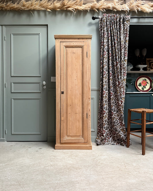 Bonnetière vintage type vestiaire