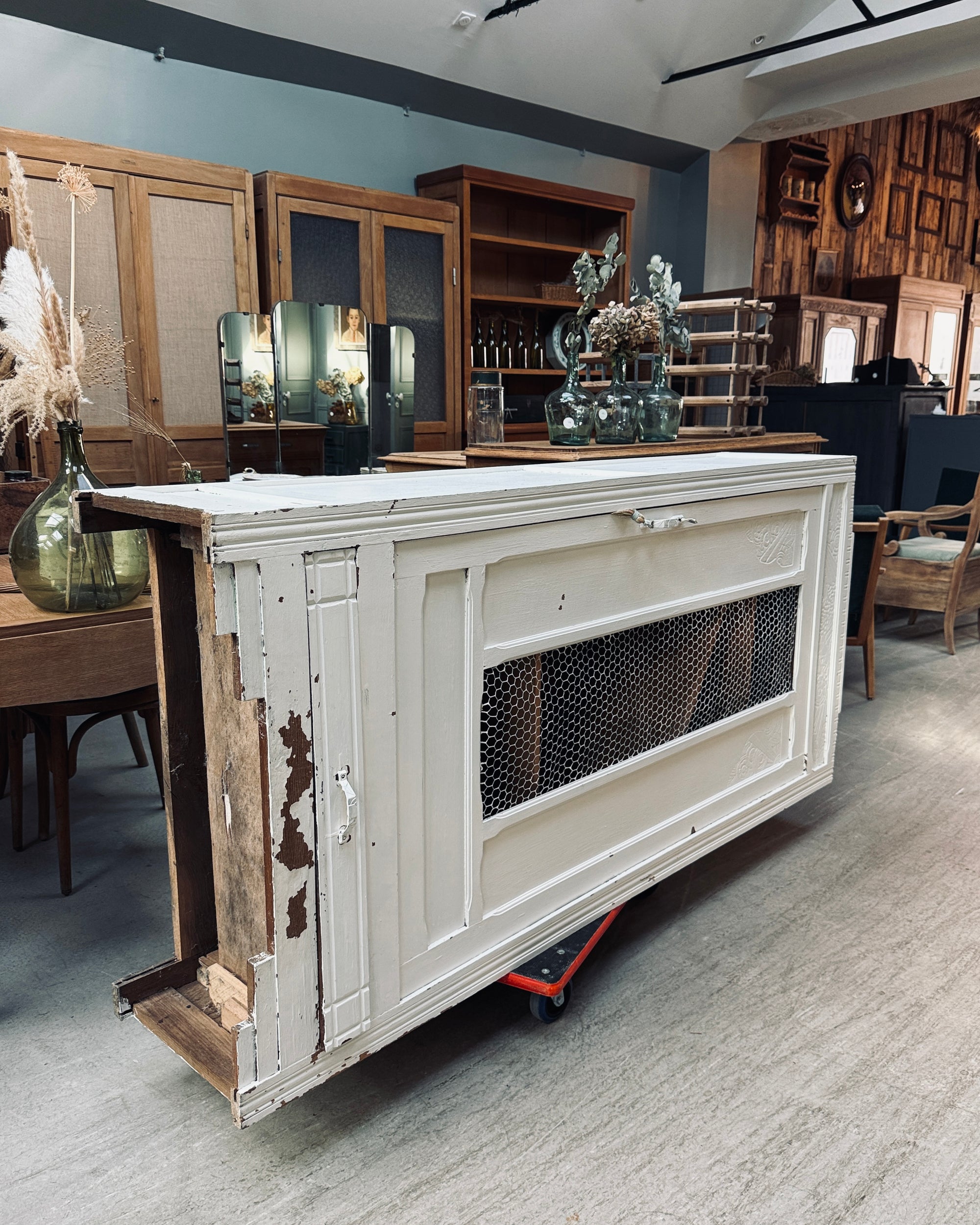 Bonnetière Art Déco avant restauration