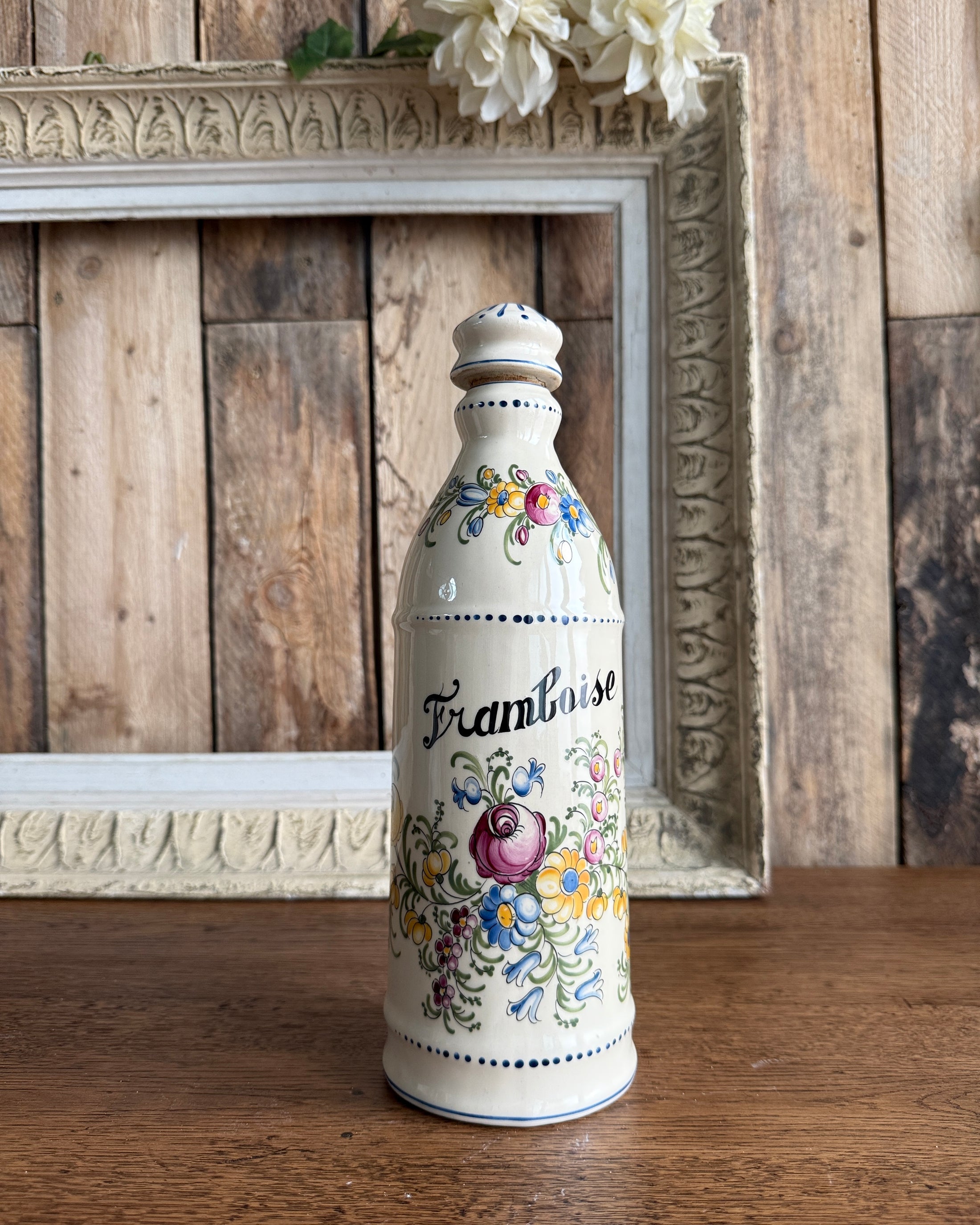Bouteille en porcelaine d’eau de vie de framboise
