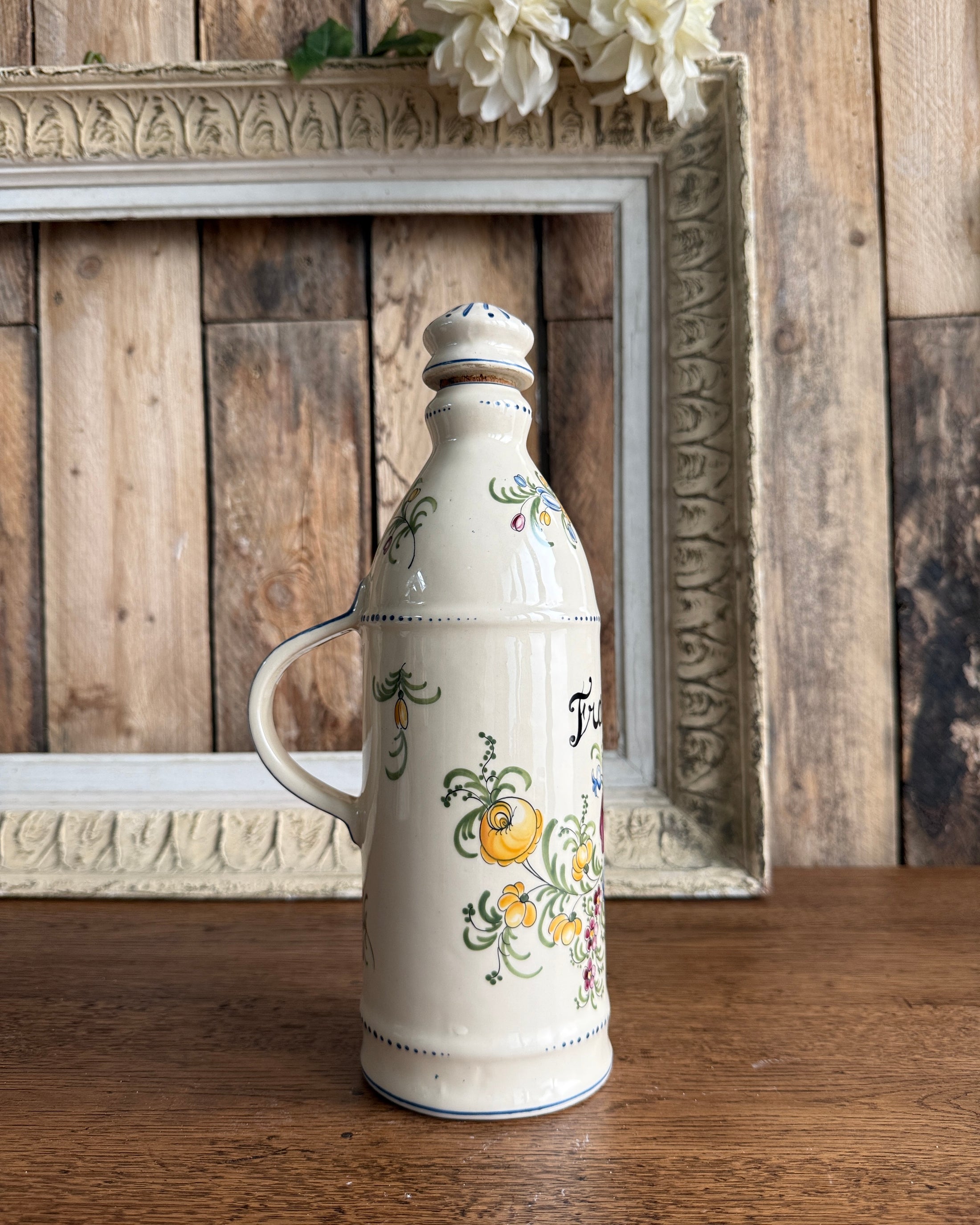 Bouteille en porcelaine d’eau de vie de framboise