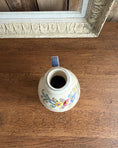 Charger l'image dans la visionneuse de la galerie, Bouteille en porcelaine d’eau de vie de framboise
