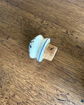 Charger l'image dans la visionneuse de la galerie, Bouteille en porcelaine d’eau de vie de framboise
