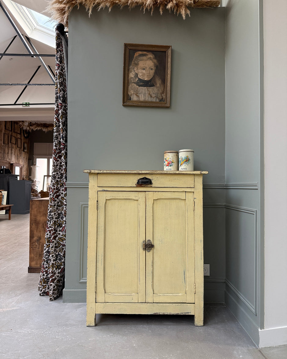 Buffet parisien patine jaune beurre