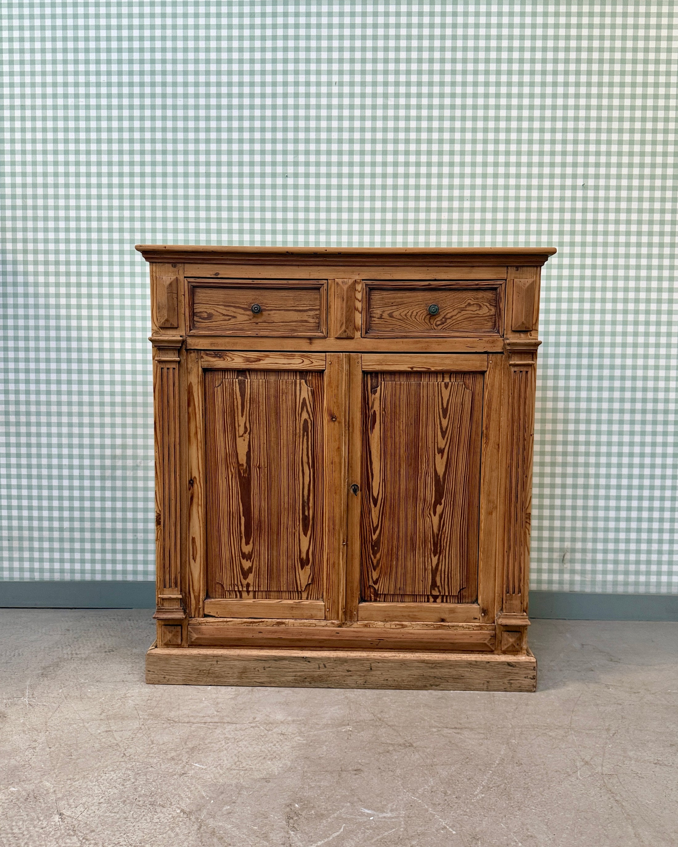 Grand buffet ancien