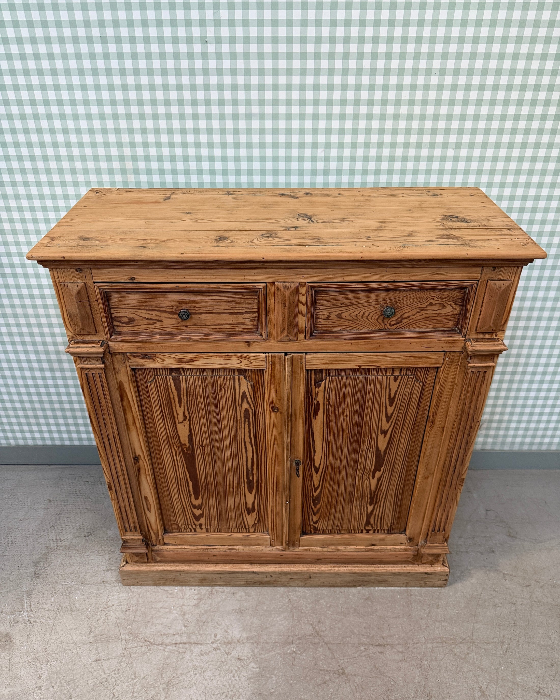 Grand buffet ancien