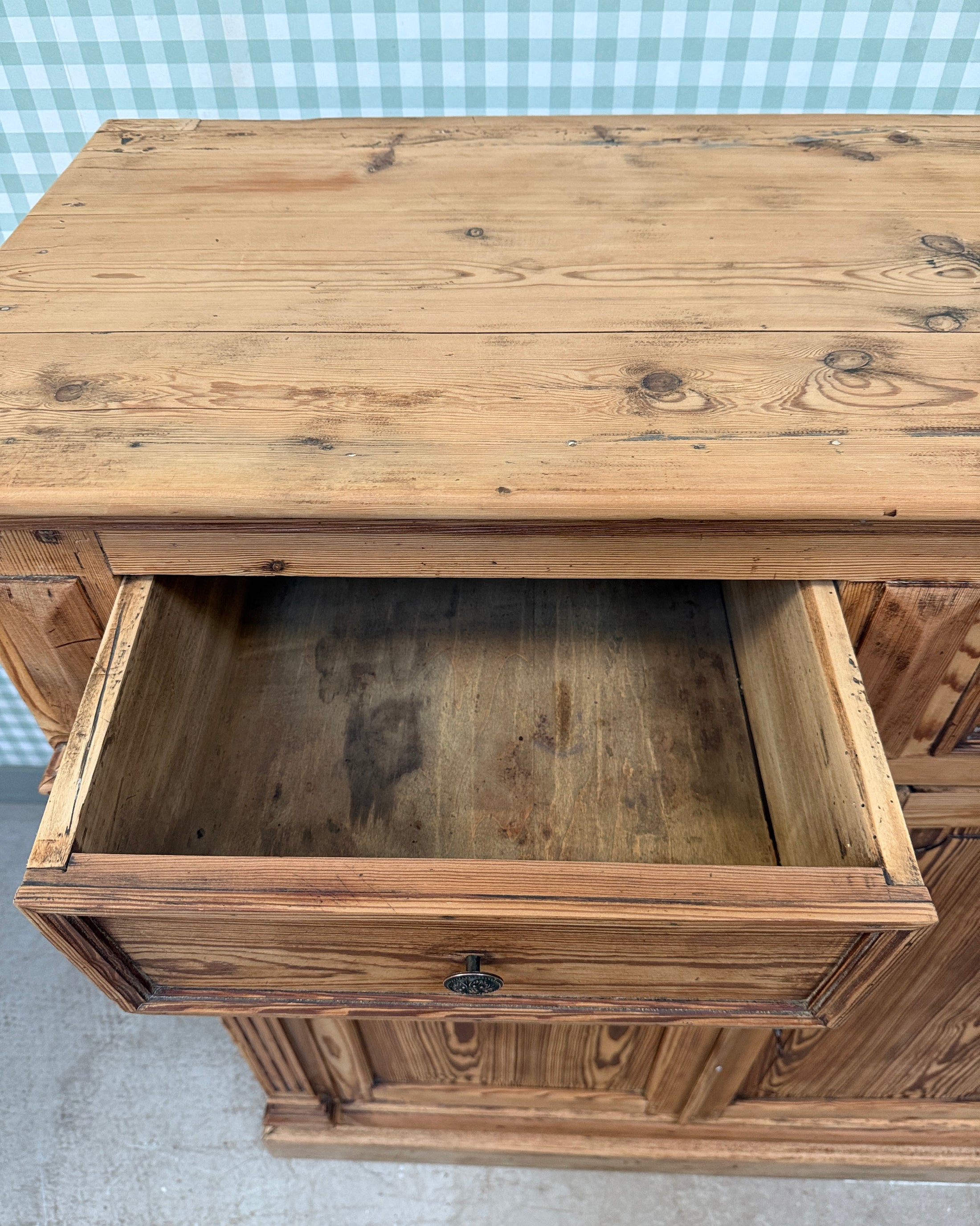 Grand buffet ancien