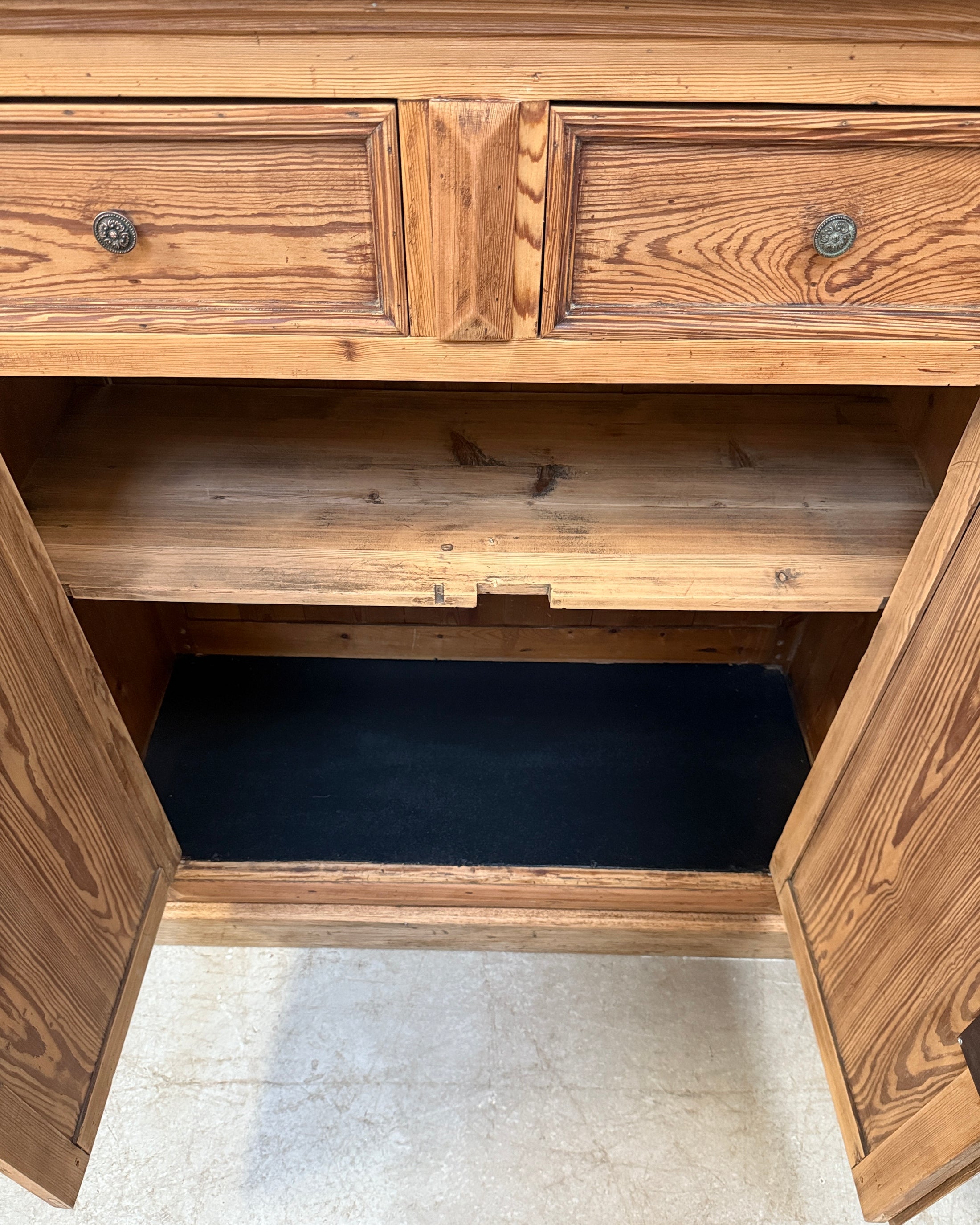 Grand buffet ancien