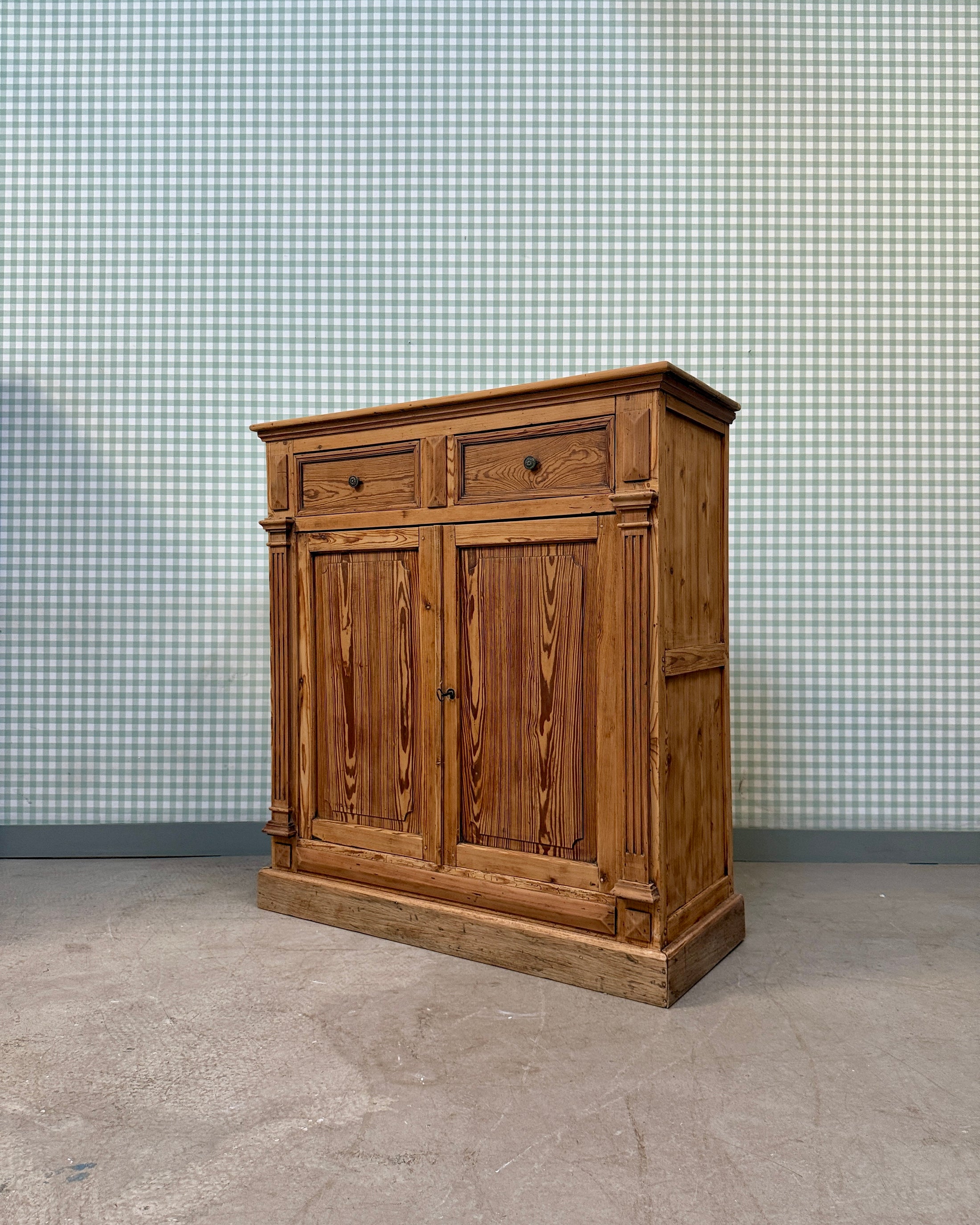 Grand buffet ancien