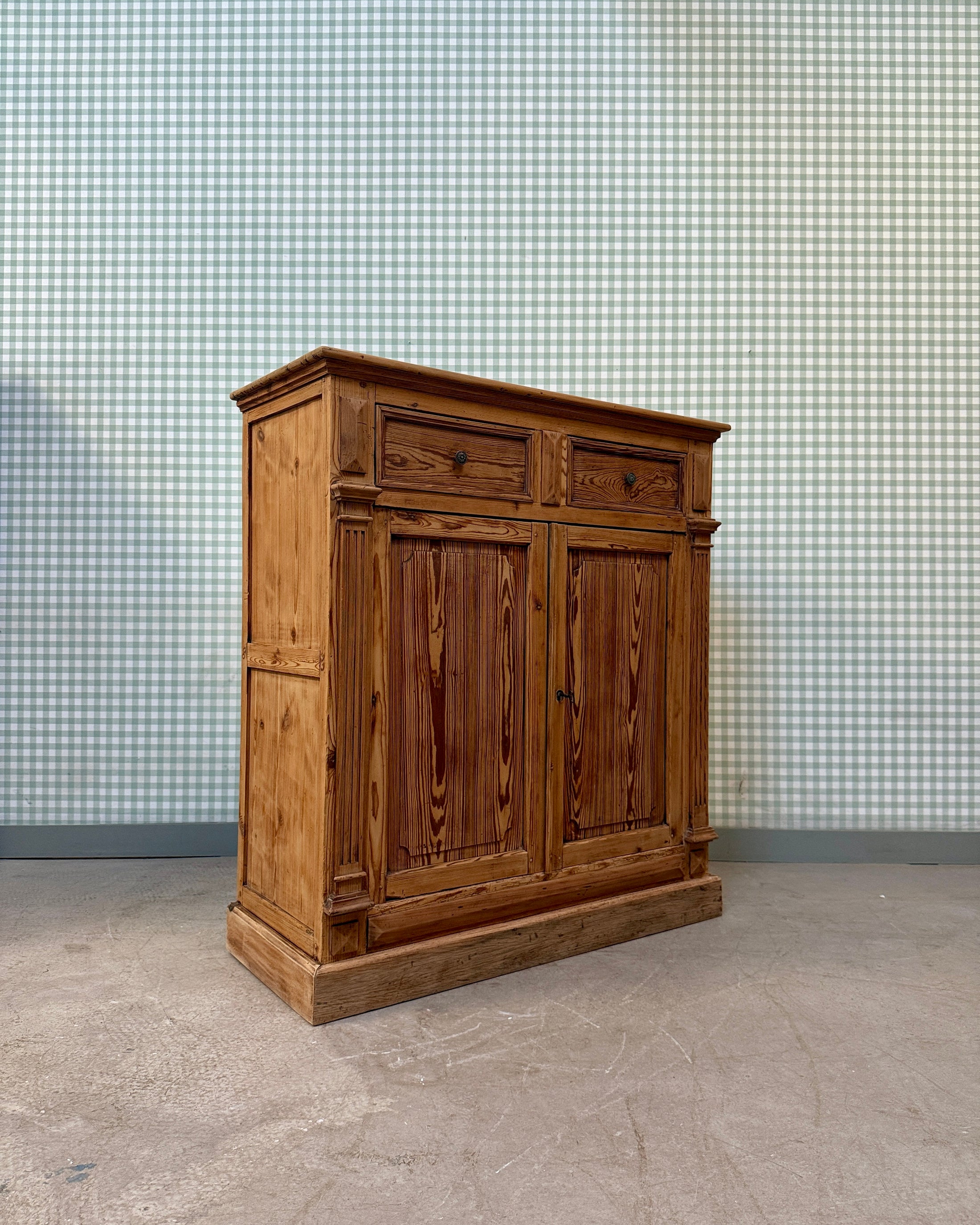 Grand buffet ancien