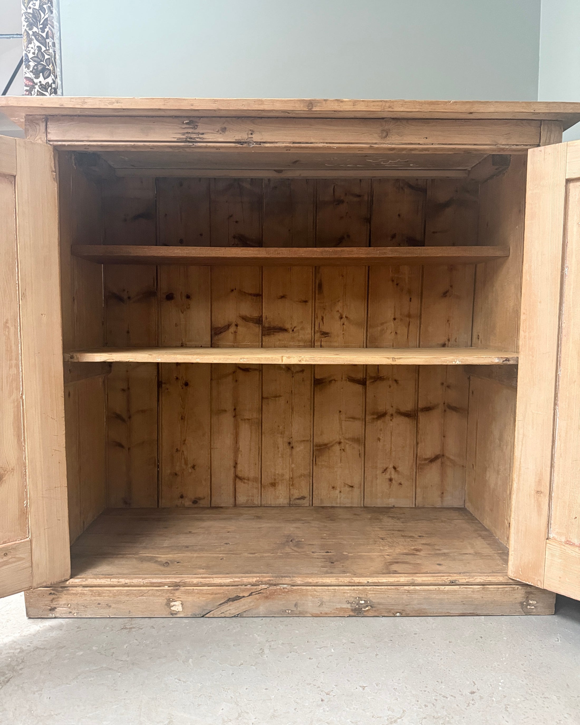 Buffet anglais en pin